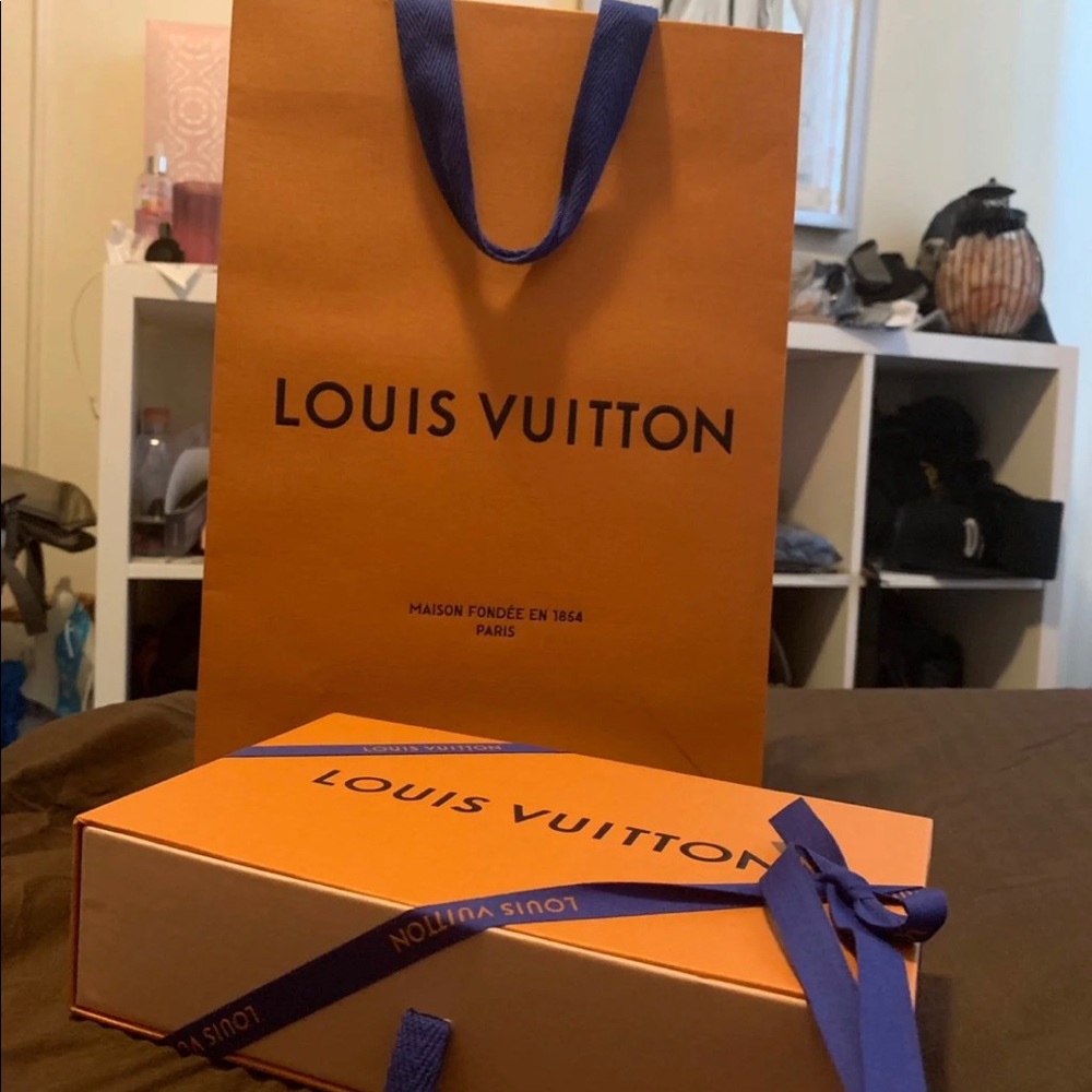 LOUIS VUITTON BUNDLE - Picture 2 of 4